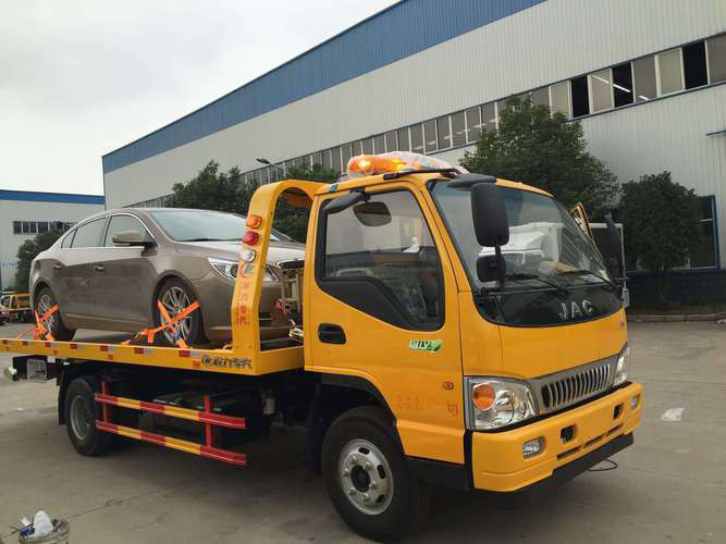 汽車無法啟動？緊急應對措施與拖車選擇