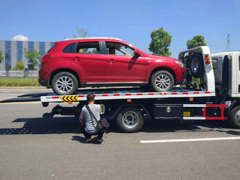 大慶汽車雪地困境救援：專業(yè)團隊緊急出動，助您擺脫冰雪煩惱